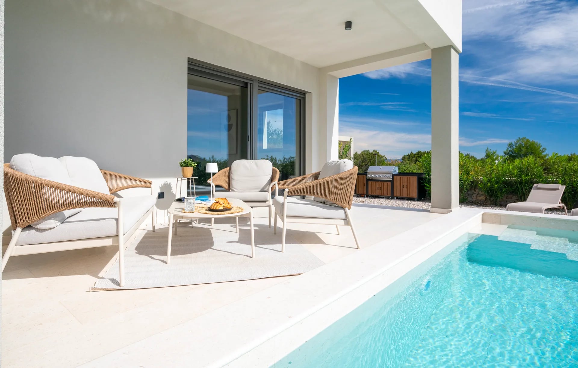 Terrasse & Pool Bild 1